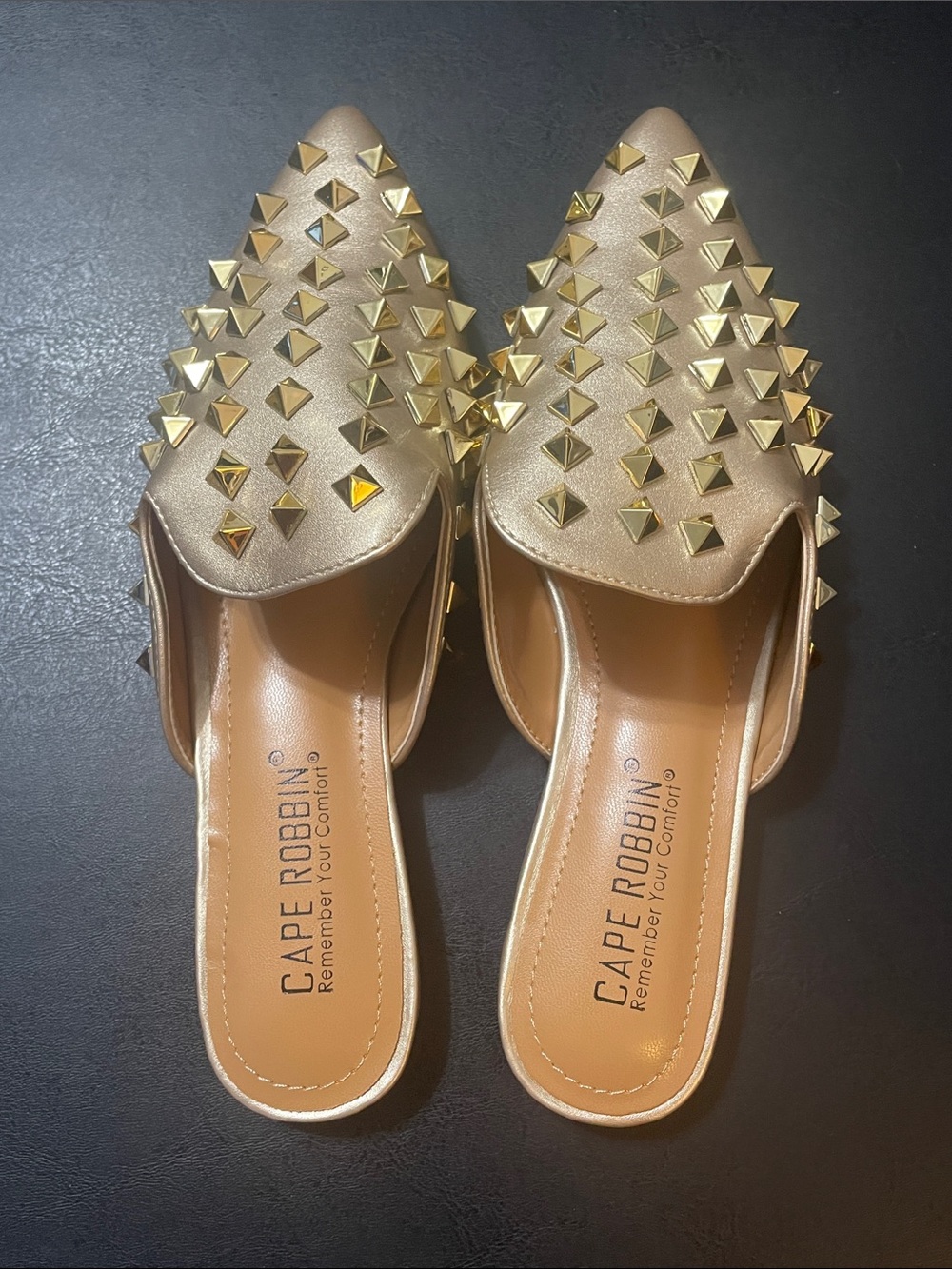 Cape Robbin Metallic Gold Pyramid-Stud Pointed Mules NWT Sz. 5.5 very nice shoes